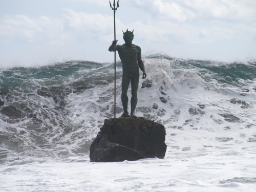 Το άγαλμα τού Θεού Ποσειδώνος ατη νήσο Γκραν Κανάρια
