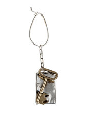 μπρελόκ - κλειδοθήκη, χειροποίητο, ασημένιο, δίχρωμο, με παράσταση κλειδί / 2ΜΡ0058