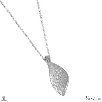 Αρχαϊκό Μενταγιόν 1039 σε σχήμα φύλλου ελιάς / Ασημένιο, χειροποίητο, λευκό επαργυρωμένο με ανάγλυφη επιφάνεια